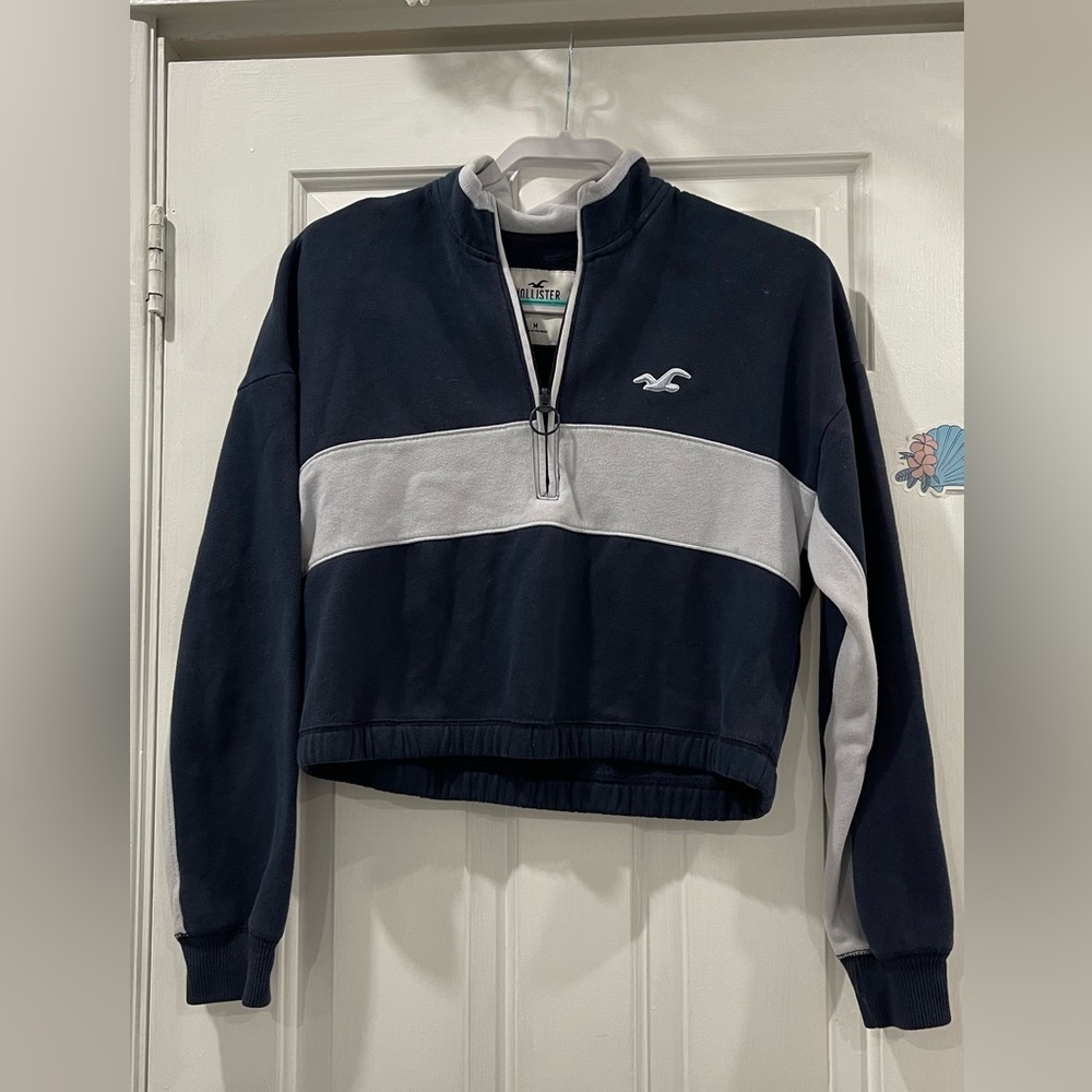 Hollister cropped quarter zip 💙